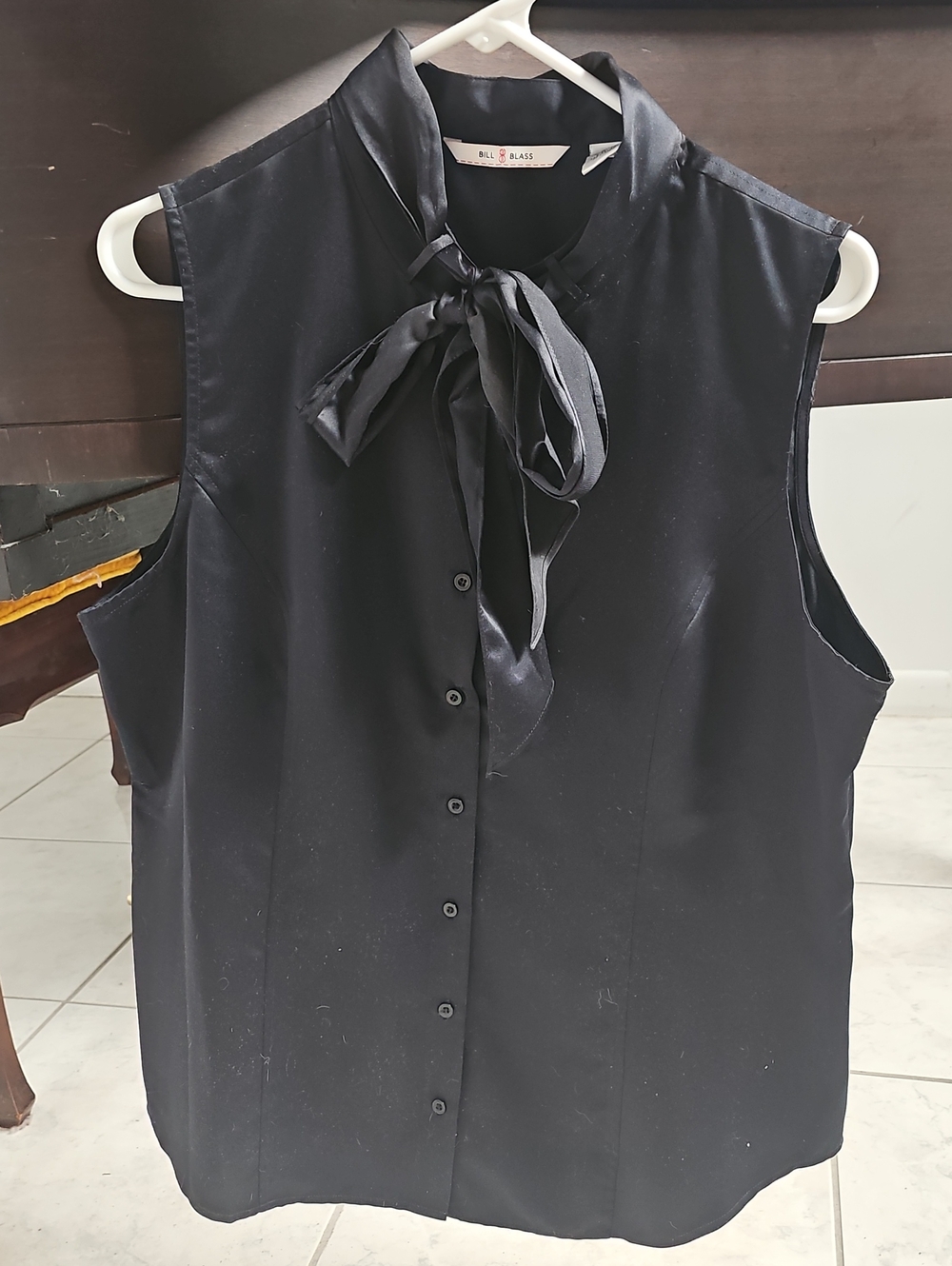 Bill blass Black Sleeveless Tie-Neck Button Front Blouse